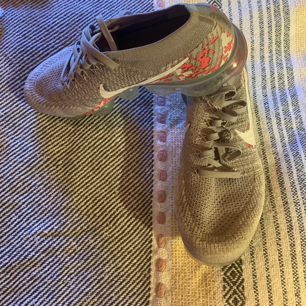 Nike Vapormax Women’s Nike Sneakets